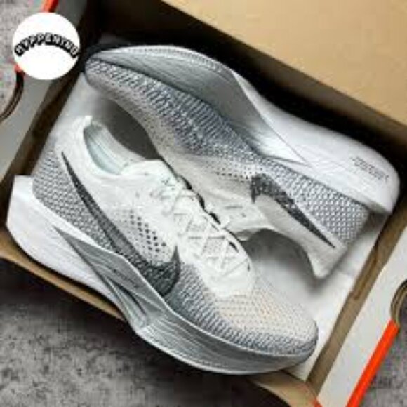 Nike ZoomX Vaporfly 3 size 11.5 DV4129 100, super light and perfect for running. - Picture 5 of 11